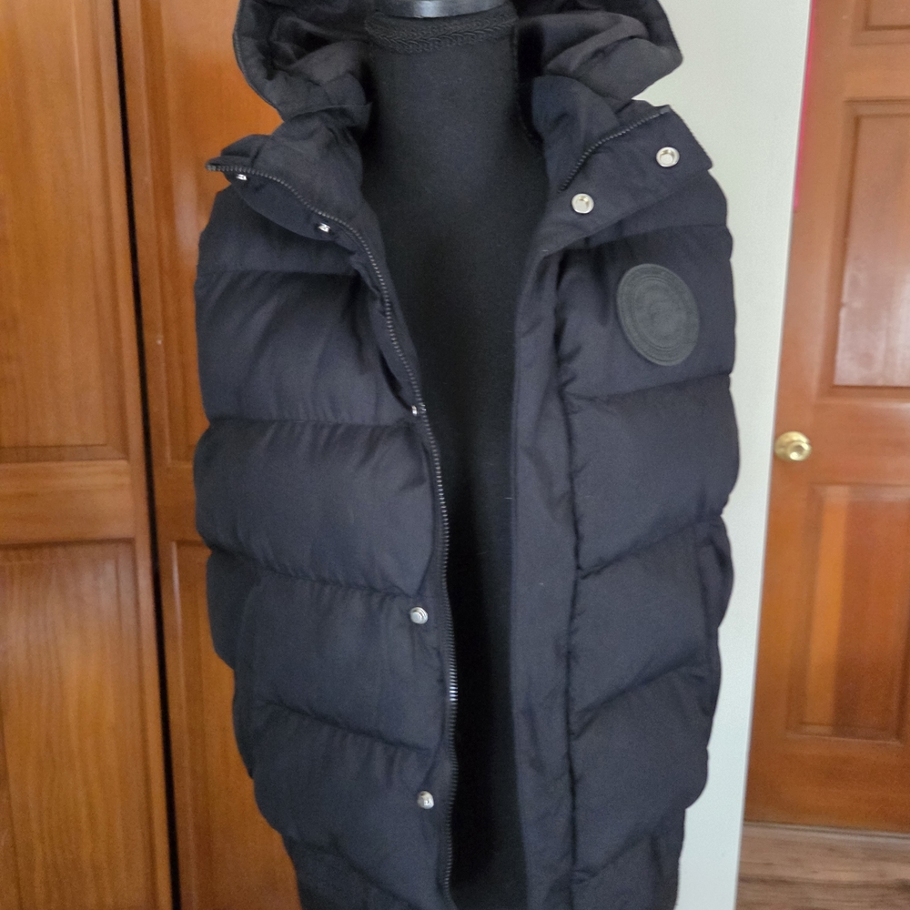 Fabletics Men's Black Quilted Puffer Vest with Hood
